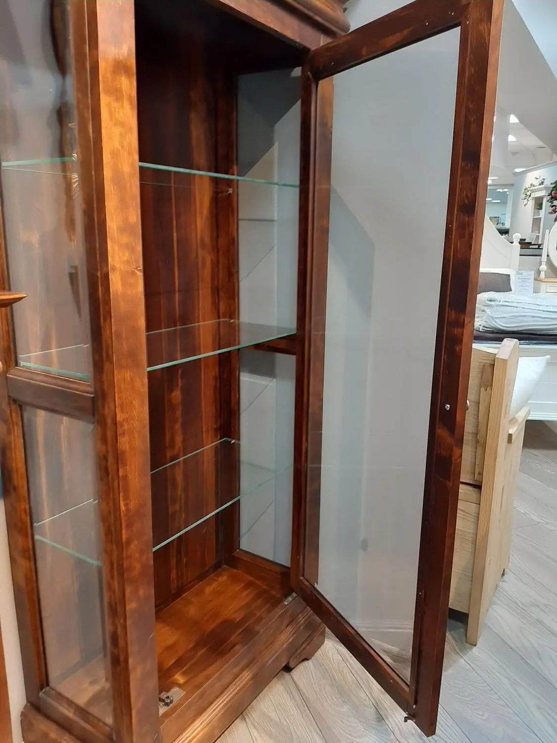 Шкаф с витриной Луи Филипп, стекло ОВ 01 (ручка слева)