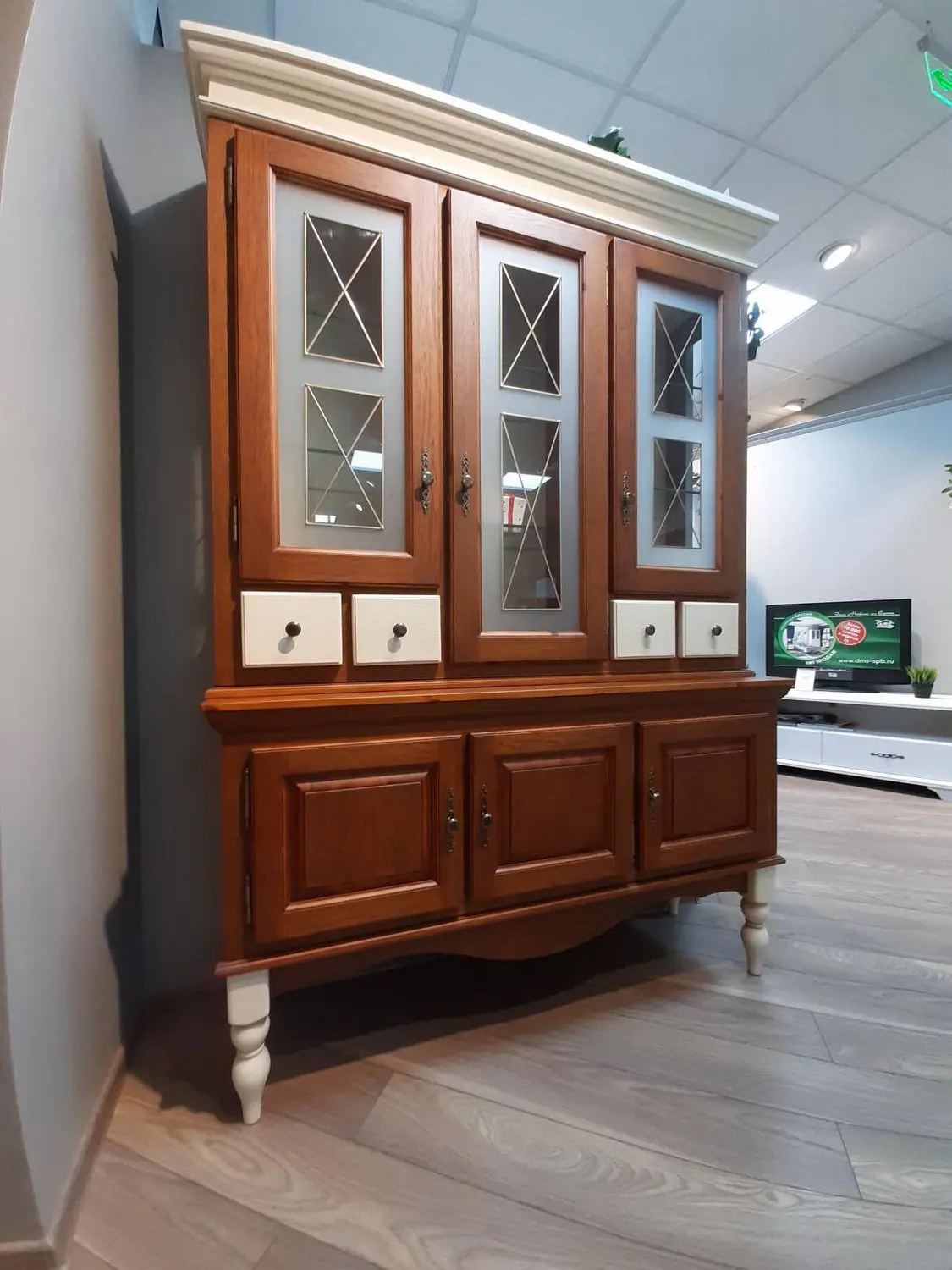 Сервант 3 створчатый  Бьерт 1-56 сосна