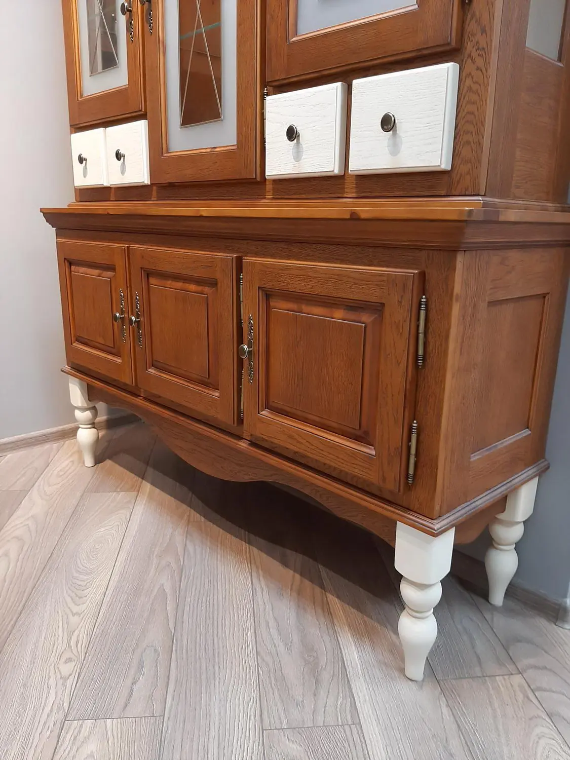 Сервант 3 створчатый  Бьерт 1-56 сосна