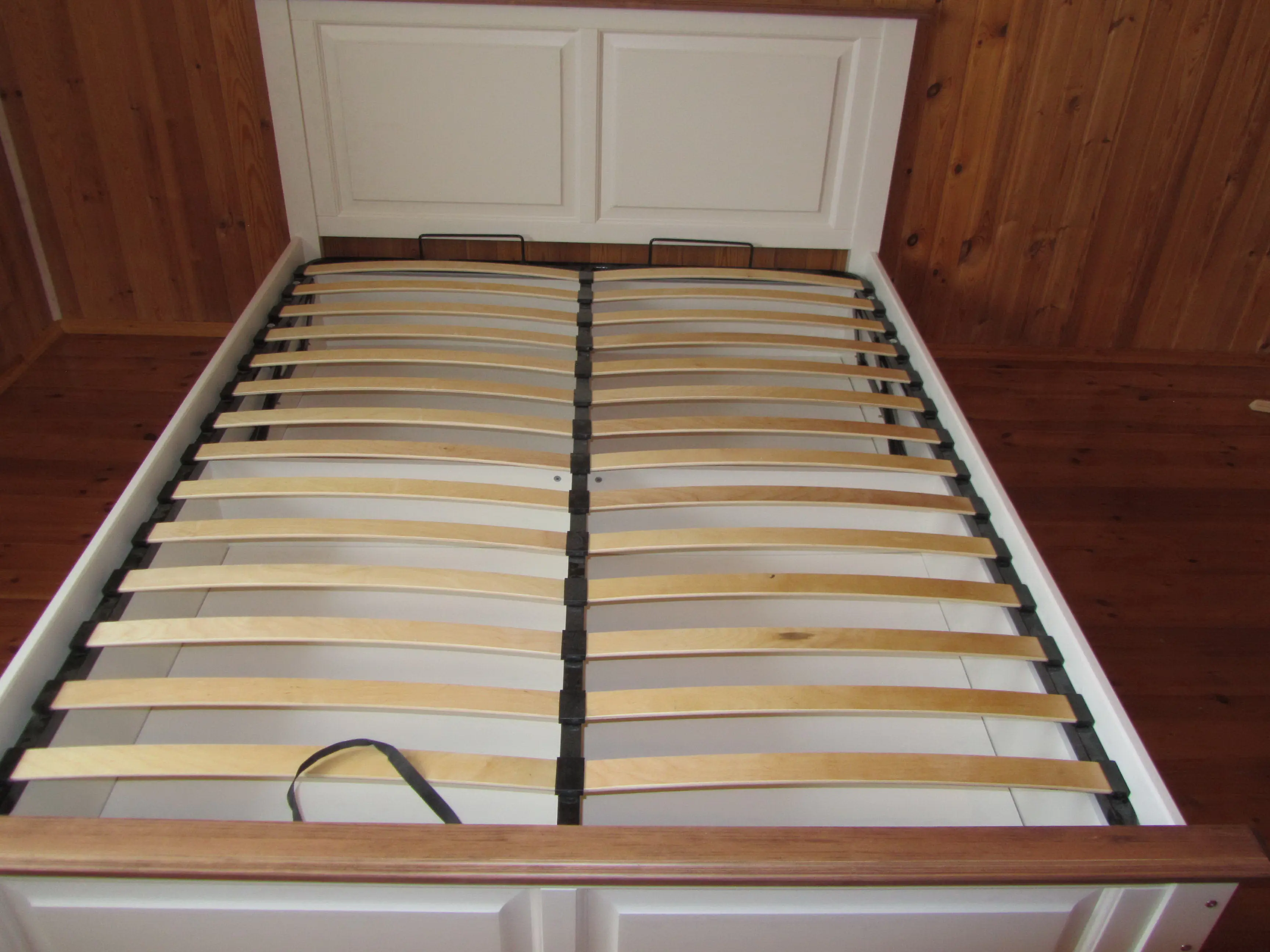 Кровать Брусно 1800х2000 с подъемным механизмом