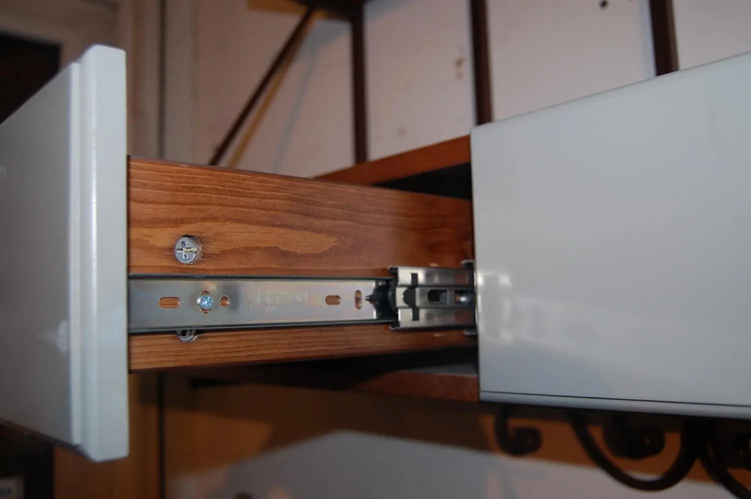 Граверса Валенсия 2-46 кованая,  сосна