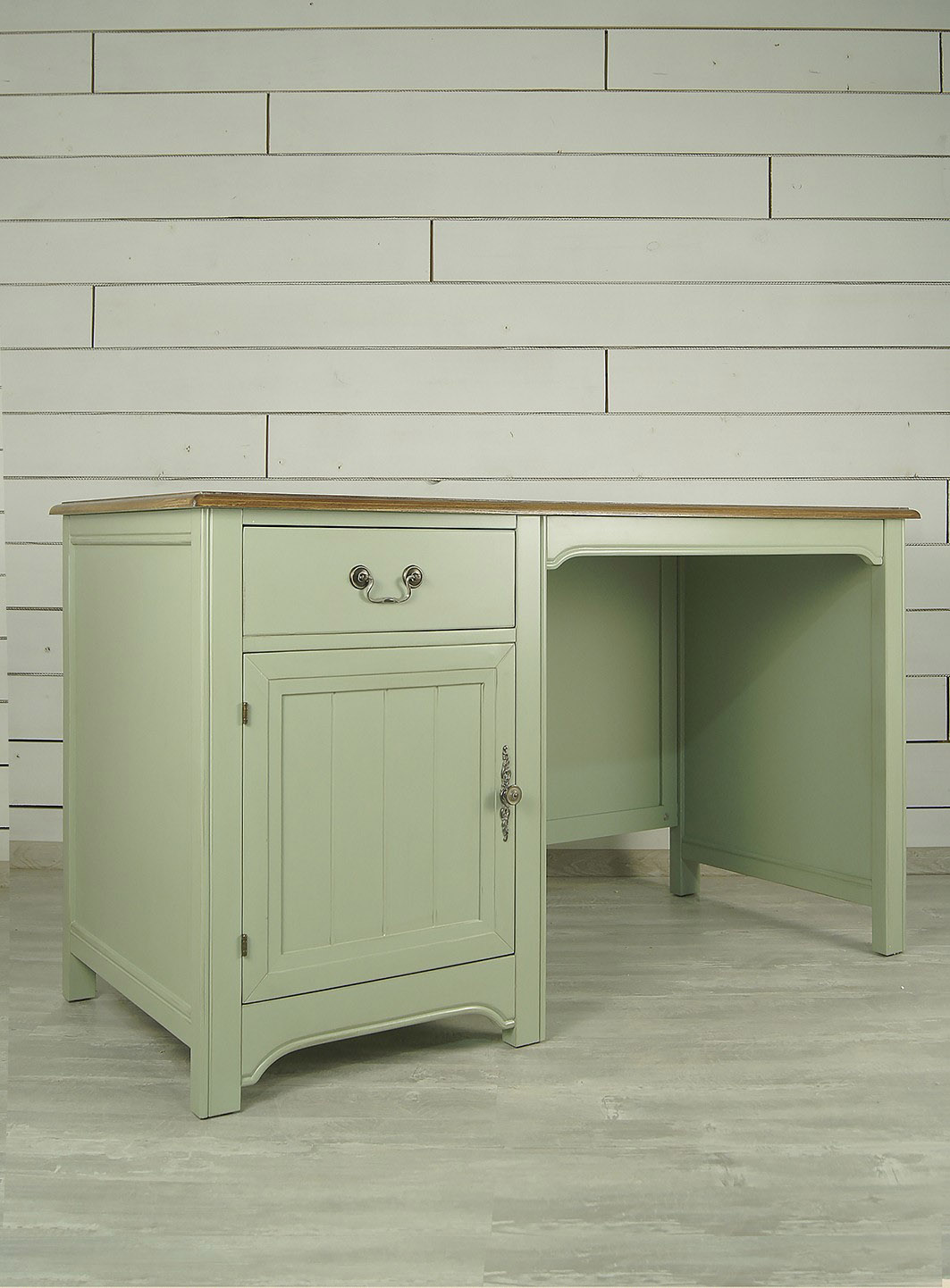 Рабочий стол с дверкой "Olivia"