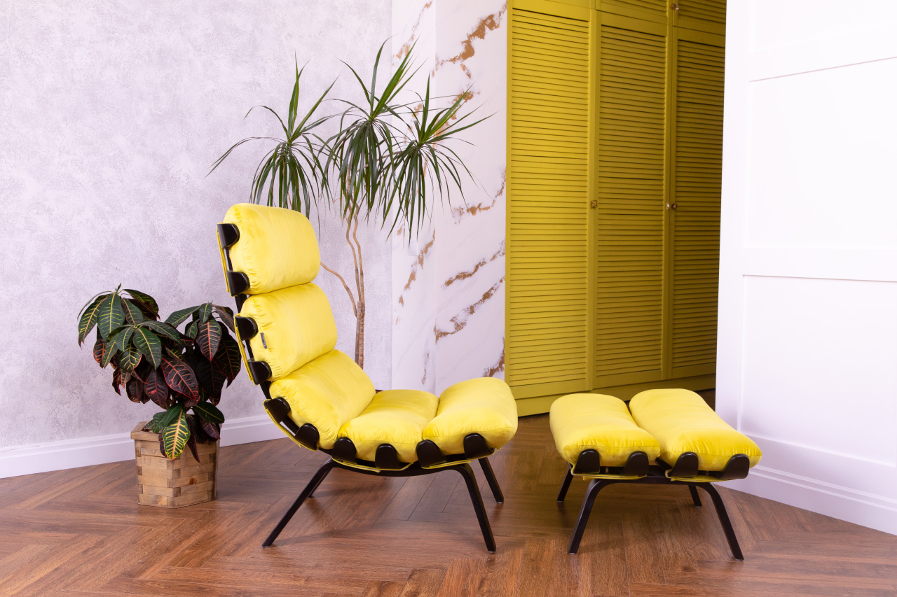 кресло Ессей Желтый каркас Чёрный