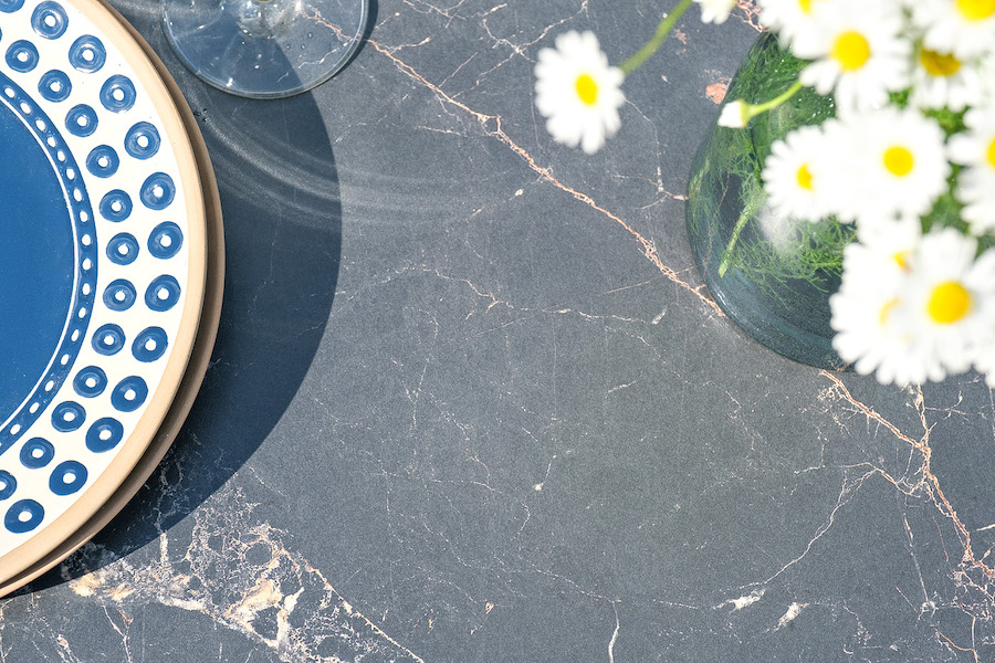 «Горнида» лаунж-зона из алюминия со столиком из HPL