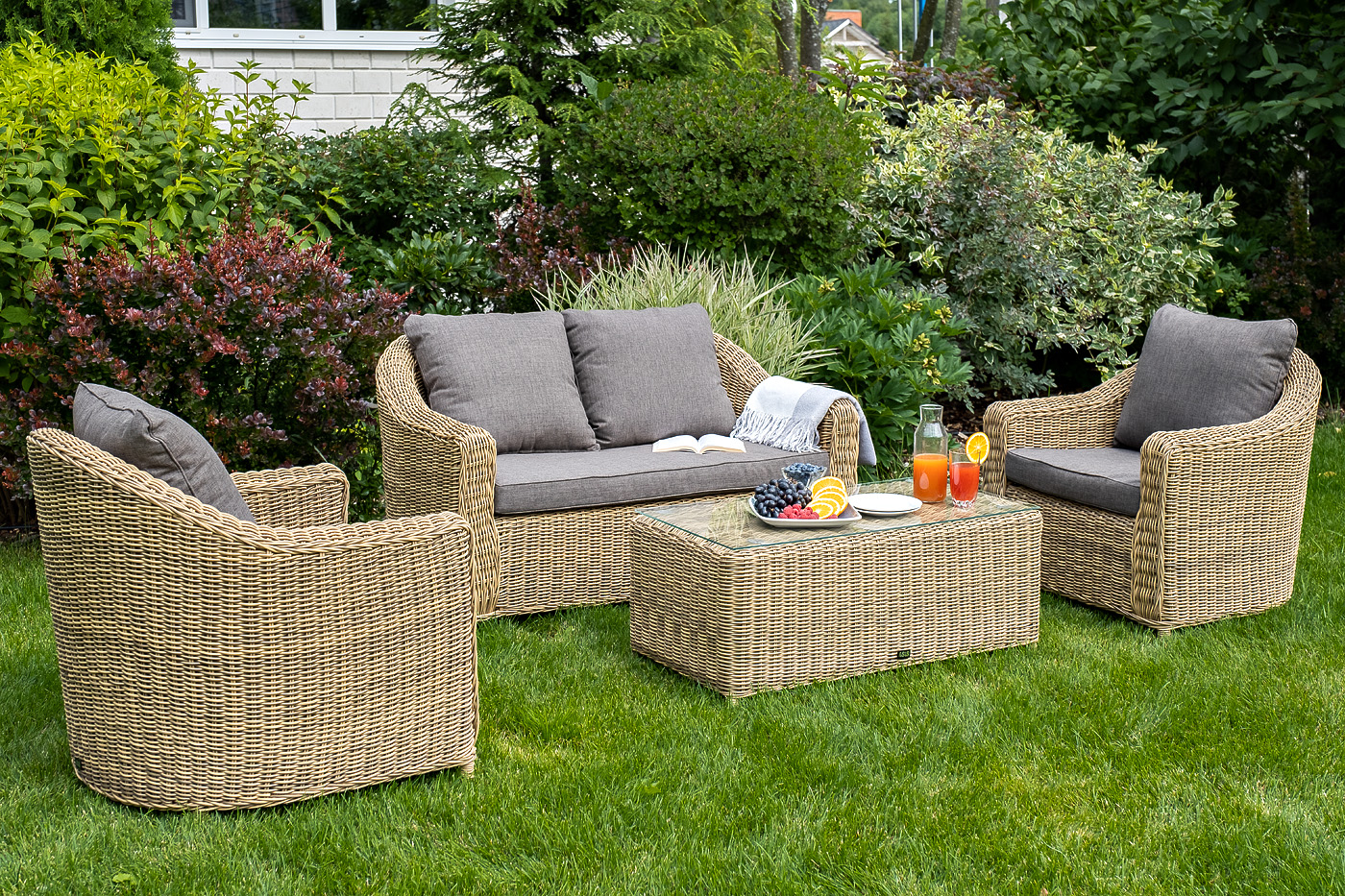 "Копаннини" столик журнальный из искусственного ротанга, цвет соломенный