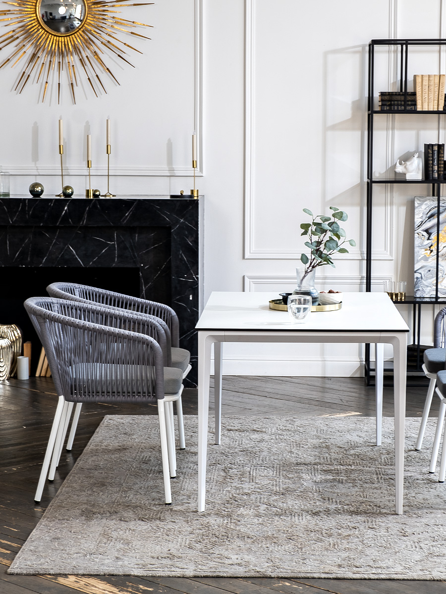 "Малакио" обеденная группа на 4 персоны со стульями "Марцелло", каркас белый, роуп светло-серый