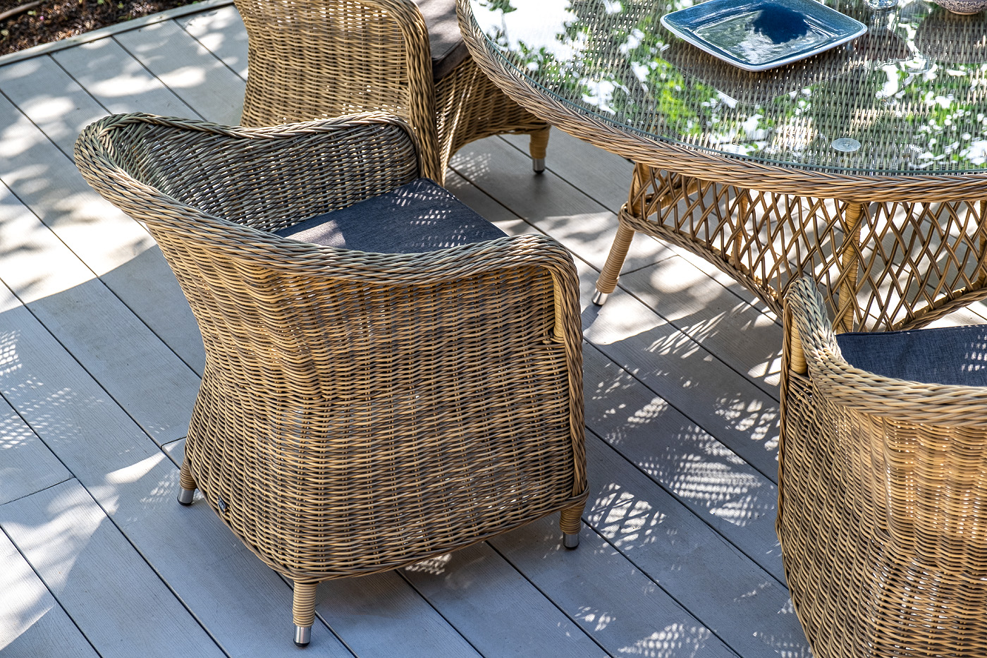 "Равенс" плетеное кресло из искусственного ротанга, цвет соломенный с серой подушкой