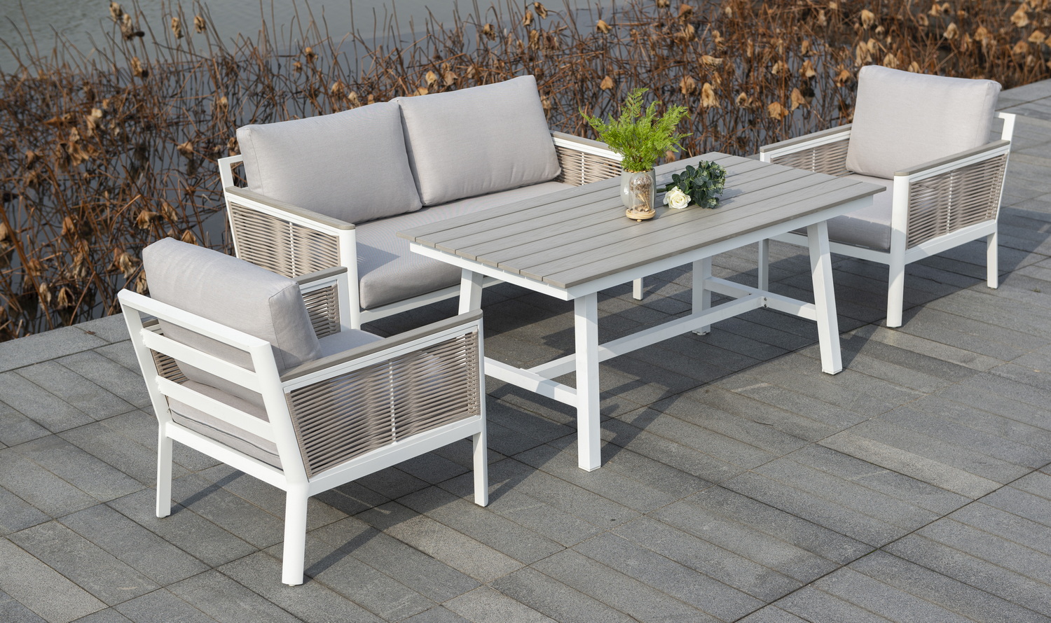 "Сан Ремо" стол обеденный из ДПК, каркас алюминиевый