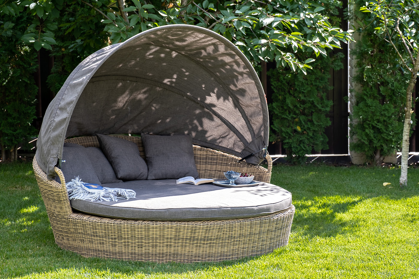 "Стильяно" плетеная кровать круглая, цвет соломенный