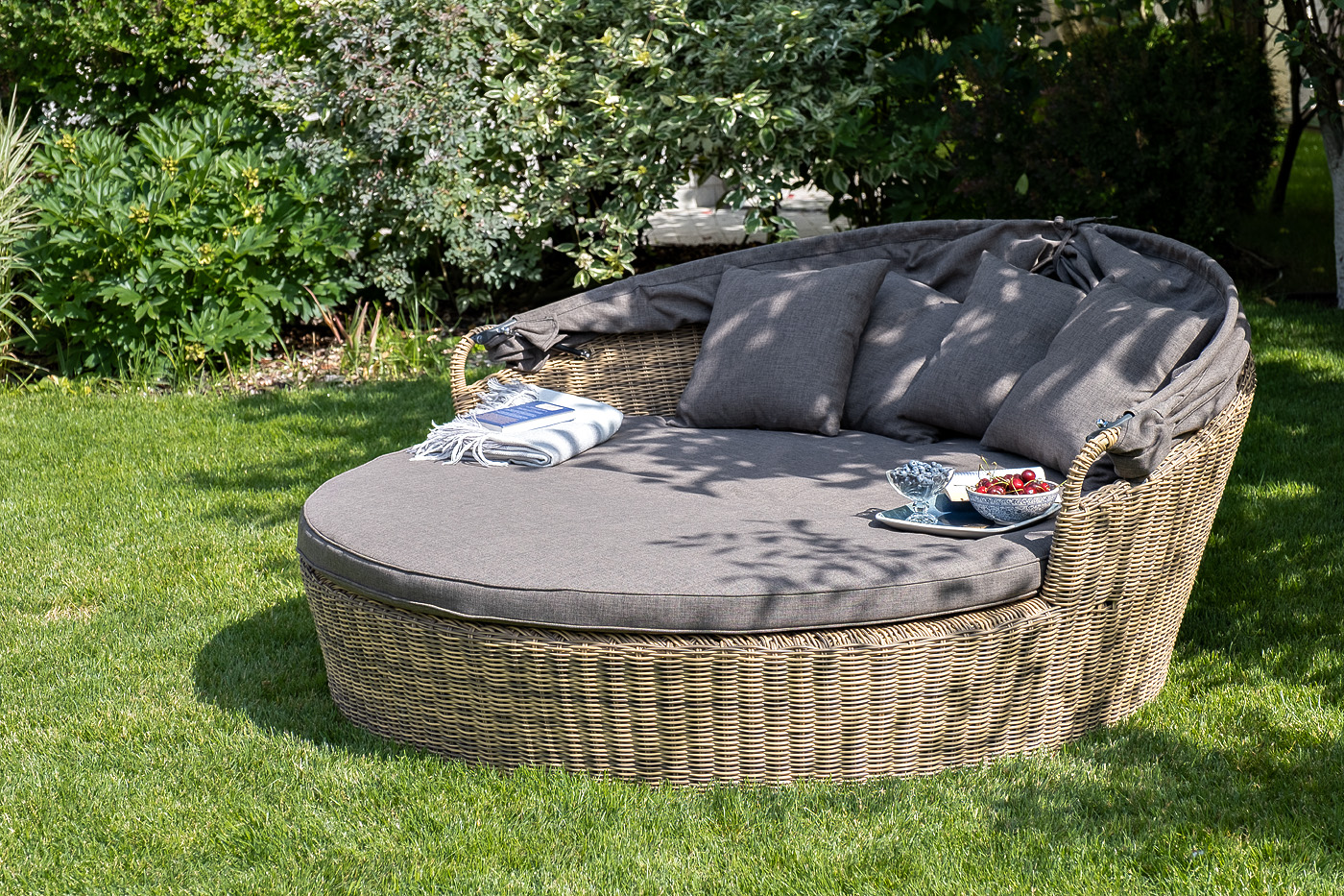 "Стильяно" плетеная кровать круглая, цвет соломенный